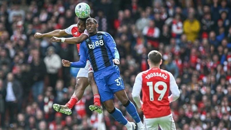 Arsenal perde antes de receber o Sporting e fica mais ameaçado na Liga inglesa