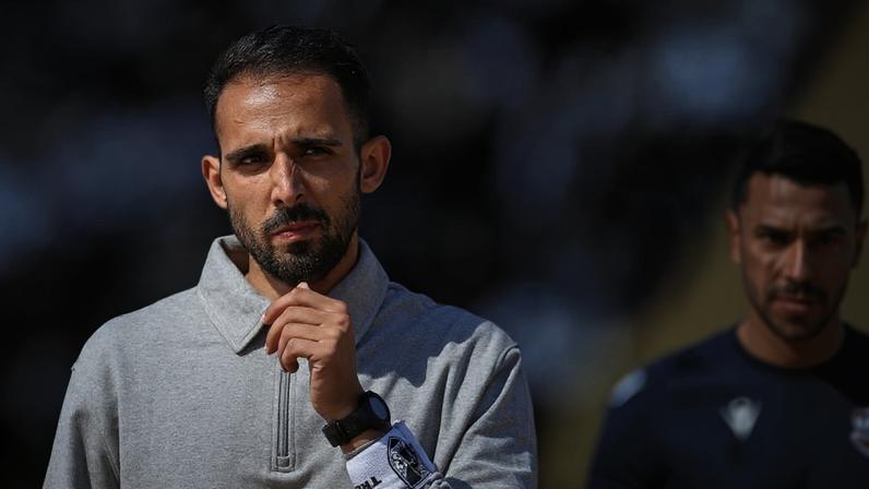 Treinador do Vitória pede maior controlo defensivo frente ao Gil Vicente