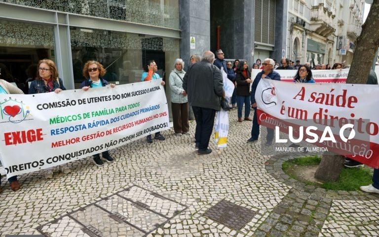 Cerca de 50 manifestam-se pela continuidade das urgências de obstetrícia