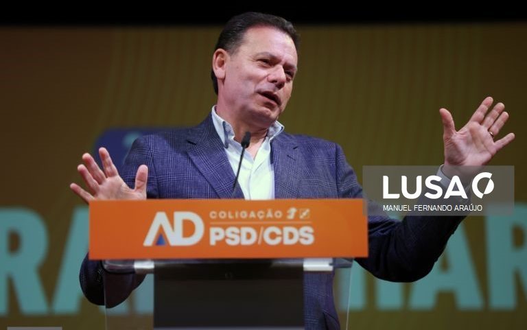 Montenegro diz que fim do visto prévio visa acabar com medo dos autarcas em decidir