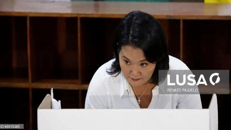 Urnas encerraram no Peru e Keiko Fujimori à frente para segunda volta presidencial