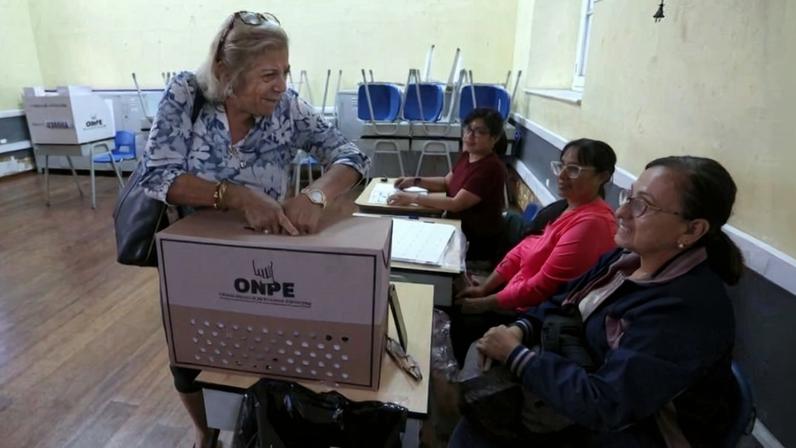 Peru estende votação nas mesas que não abriram por falta de material eleitoral