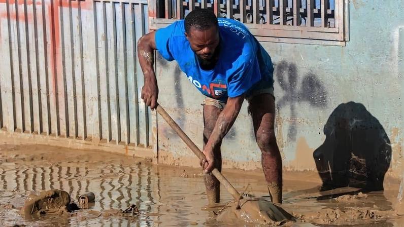 Calomanga tenta sobreviver à destruição e reerguer-se da lama