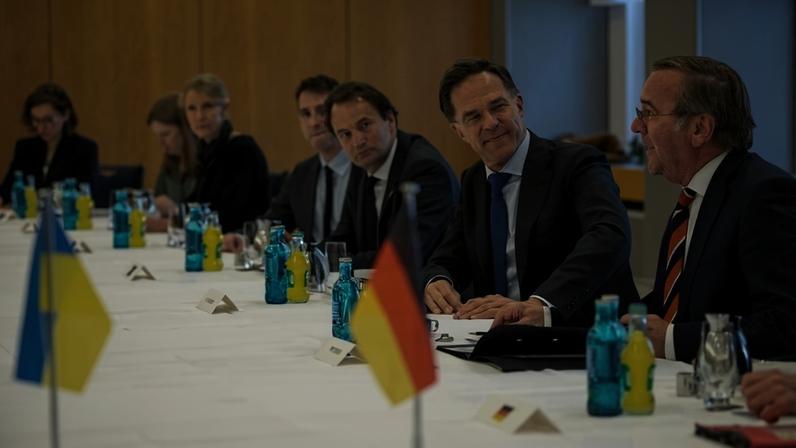 Rutte exorta aliados da NATO a não esquecer Kiev