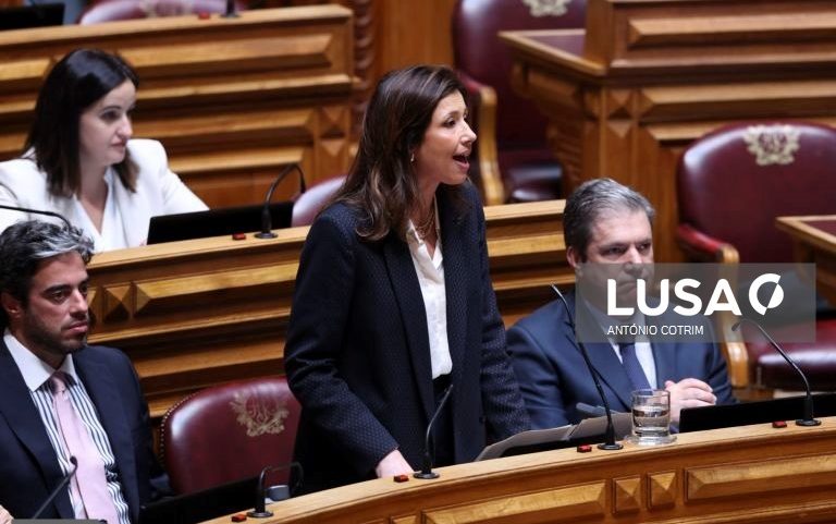 IL acusa Montenegro de lucrar com a maior crise energética