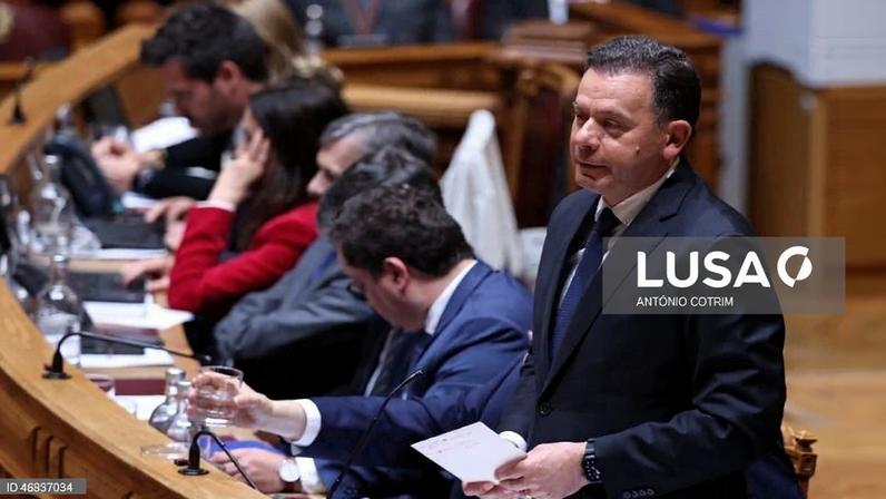 Ventura acusa Governo de desperdiçar verba na saúde; Montenegro assegura avanços