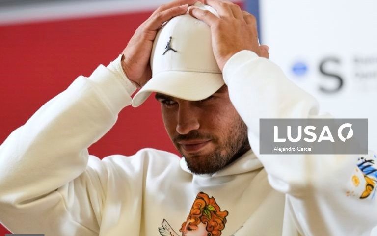 Carlos Alcaraz falha Roland Garros por lesão no pulso