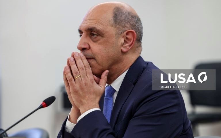 INEM não admite paragem de meses para refundação, diz ex-ministro