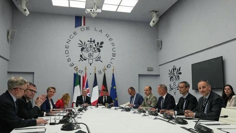 Doze países prometem meios militares para desbloquear o Estreito de Ormuz