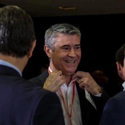 Sondagens indicam desconfiança dos portugueses no Governo, diz Carneiro