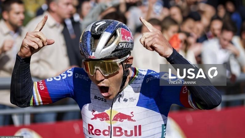 Remco Evenepoel vence ao sprint a Amstel Gold Race