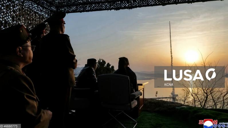 Coreia do Norte testa mísseis balísticos com munições de fragmentação