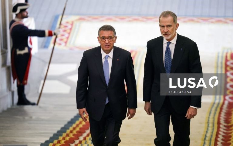 Presidente teve encontro com Rei Felipe VI seguido de almoço com a presença de Sánchez
