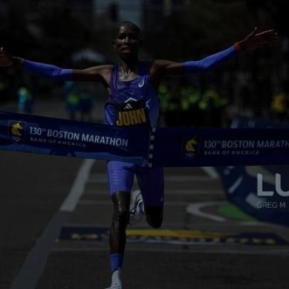 Quenianos John Korir e Sharon Lokedi vencem novamente a Maratona de Boston