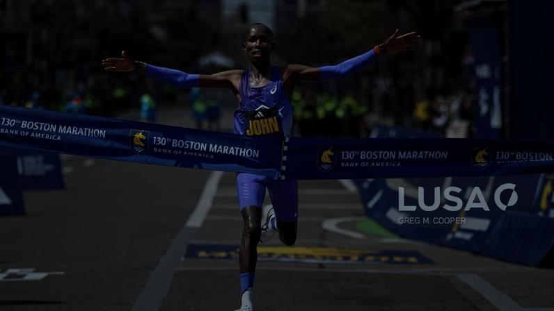 Quenianos John Korir e Sharon Lokedi repetem triunfo na Maratona de Boston