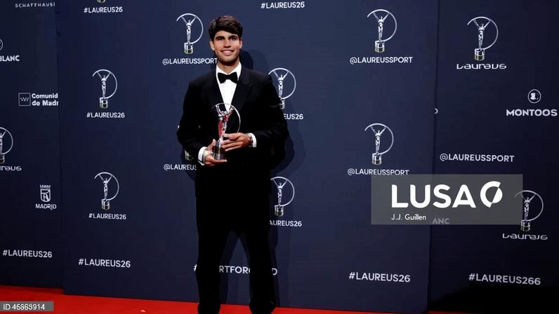 Tenistas Carlos Alcaraz e Aryna Sabalenka vencem prémio Laureus