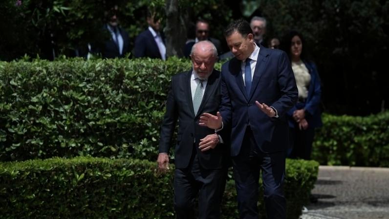 Montenegro promete parceria com Lula para projetar Brasil na economia europeia