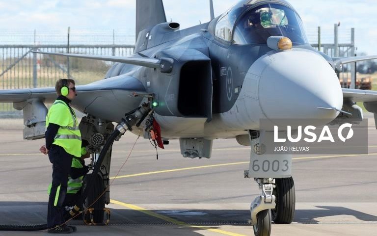 Pilotos portugueses levariam um ano para dominar o Gripen sueco
