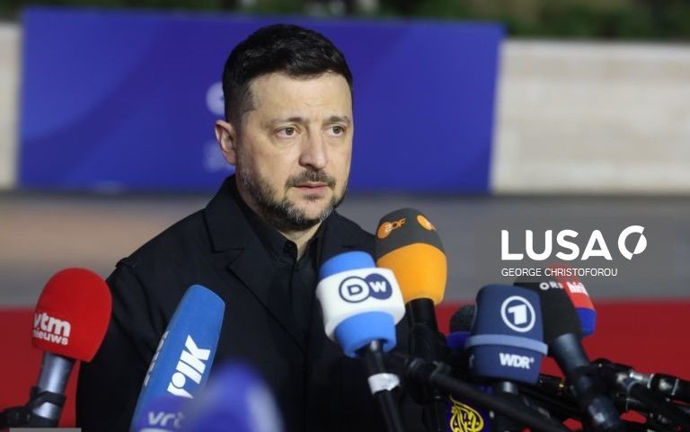 EUA continuam a fornecer armas à Ucrânia, afirma Zelensky