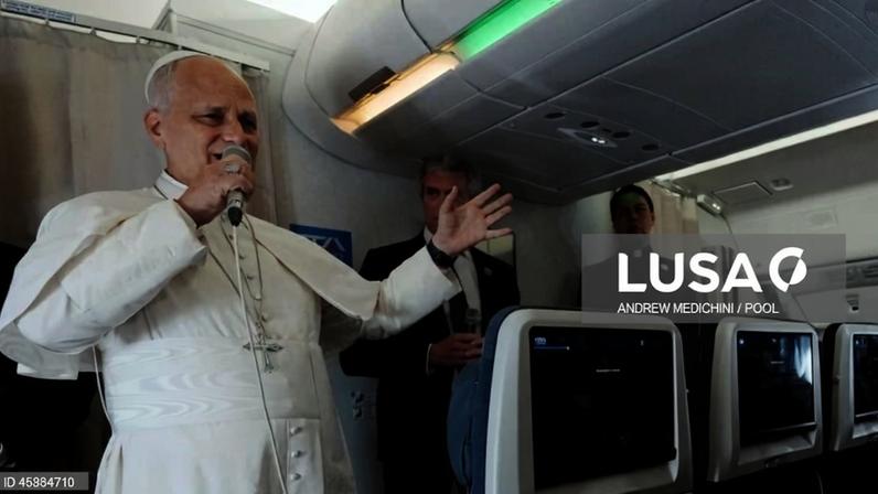 Leão XIV pede que migrantes sejam tratados como seres humanos