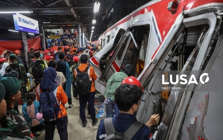 Sobe para 14 o número de mortos após colisão de comboios na Indonésia