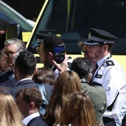 PM britânico vaiado durante visita a bairro judeu após ataque antissemita