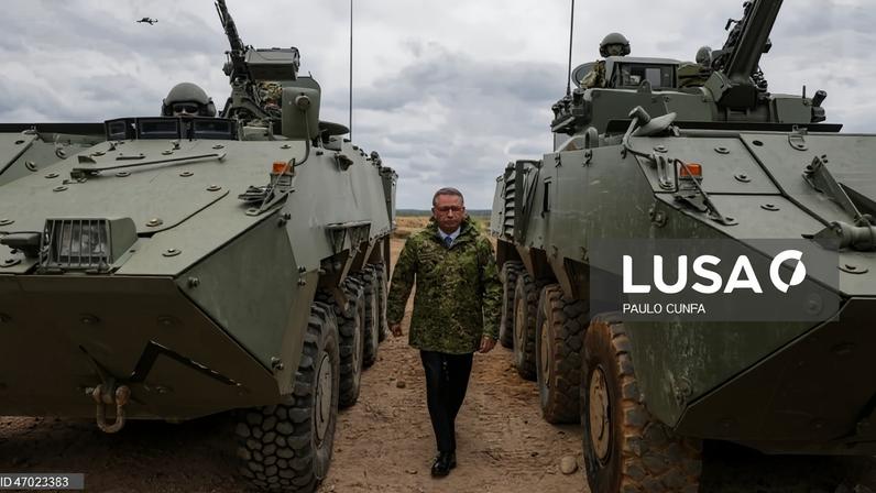 Presidente da República acompanha demonstrações do Exército em Santa Margarida
