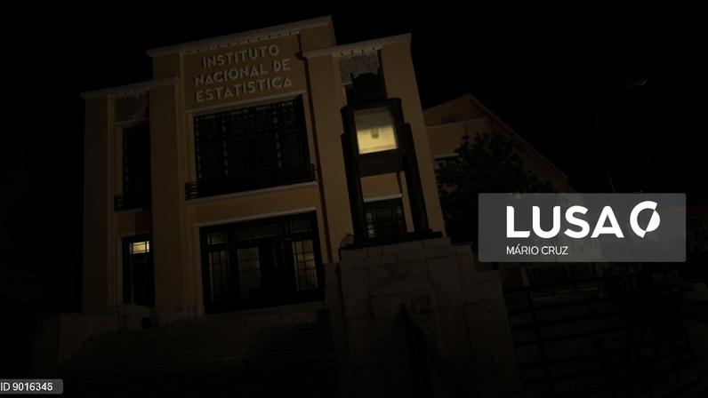 Confiança dos consumidores cai em abril para mínimos de 2023, clima económico sobe