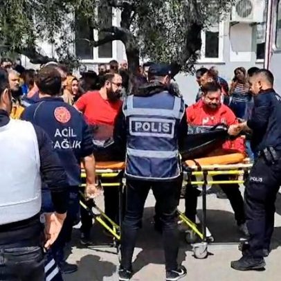 Atirador de 14 anos mata oito alunos e um professor numa escola na Turquia