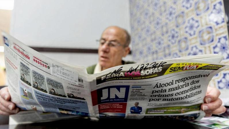 Cafés compram o JN em quiosques; clientes vão a outros locais por falta de jornal