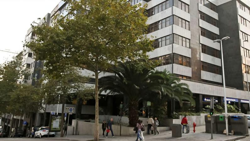 Edifício do DIAP no Porto sem ar condicionado e papel higiénico