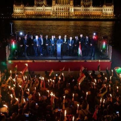 Multidão celebra vitória de Péter Magyar nas ruas de Budapeste