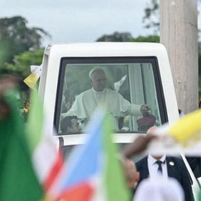 Papa critica na Guiné Equatorial a colonização de recursos minerais africanos