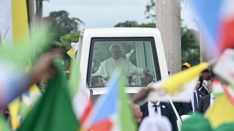 Papa critica na Guiné Equatorial a colonização de recursos minerais africanos