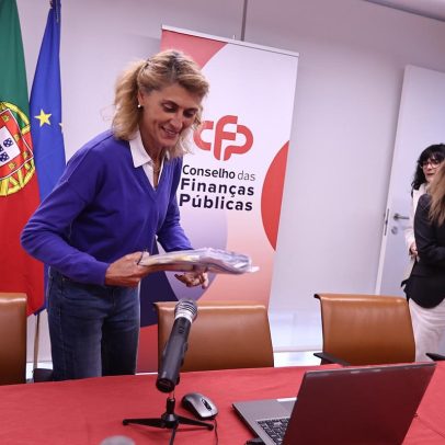 CFP prevê excedente em 2026 e dívida a recuar face défice e críticas de Sarmento