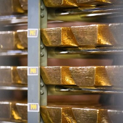 Portugueses investem em ouro seguindo bancos centrais em tempos de guerra
