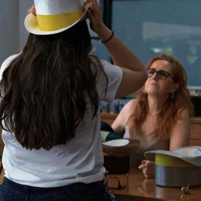 Estudantes mantêm tradição de comprar traje académico à última hora