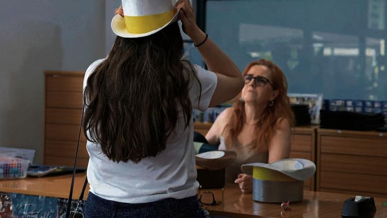 Estudantes mantêm tradição de comprar traje académico à última hora