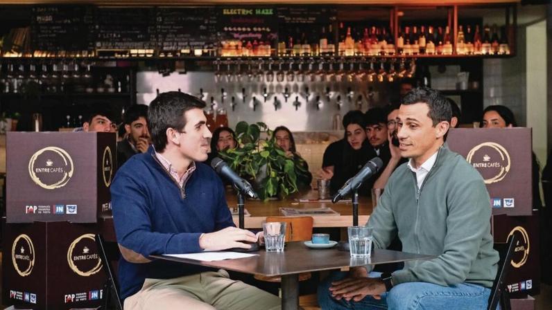 O jornalista José António Pereira esteve à conversa com o presidente da Federação Académica do Porto (FAP), Francisco Porto Fernandes, no Rádio Clube de Agramonte