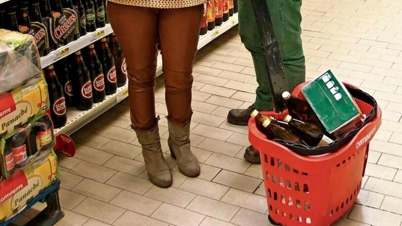 Acidente ocorreu na secção de bebidas de supermercado em Lisboa