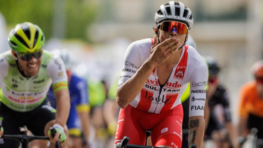 Tomas Contte vence no sprint a primeira etapa do Grande Prémio O Jogo