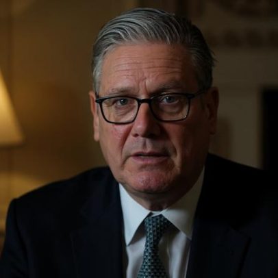 Oposição exige demissão de Starmer por nomeação de Mandelson