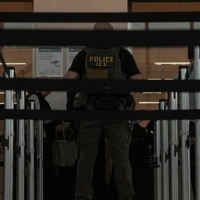 Idosa detida pelo ICE regressa a França após viagem para casar com antigo namorado