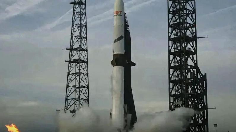 Blue Origin lança New Glenn reutilizado, falha órbita de satélite