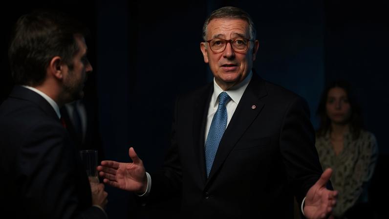 Seguro busca aproximar-se de Espanha e ampliar presença de empresas portuguesas