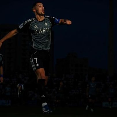 Jesus goleia Vitória com Ronaldo e Félix e avança às meias