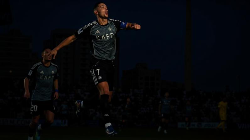 Jesus goleia Vitória com Ronaldo e Félix e avança às meias