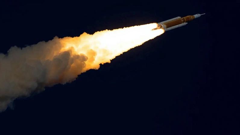 Astronautas da Artemis II acordam na Orion e orbitam a Terra