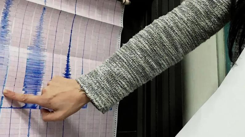 Sismo violento de magnitute 7,4 ao largo do Japão