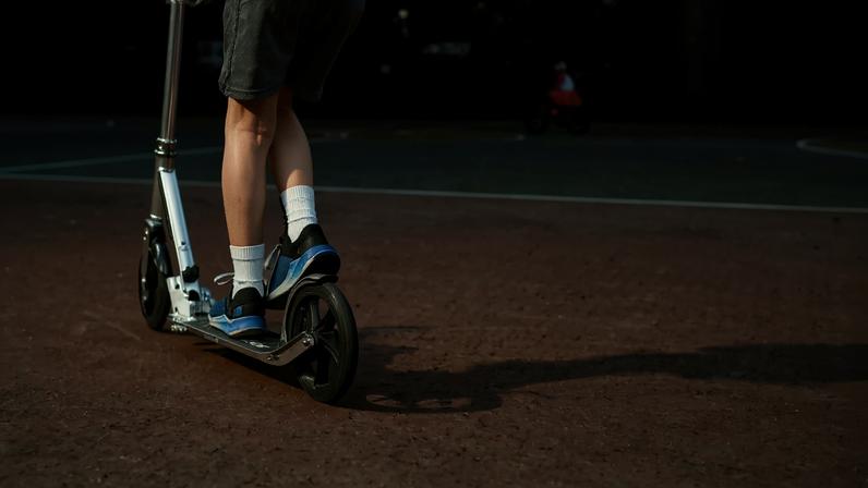 Charlize Theron tinha 15 anos quando viveu uma noite de violência em casa, na África do Sul